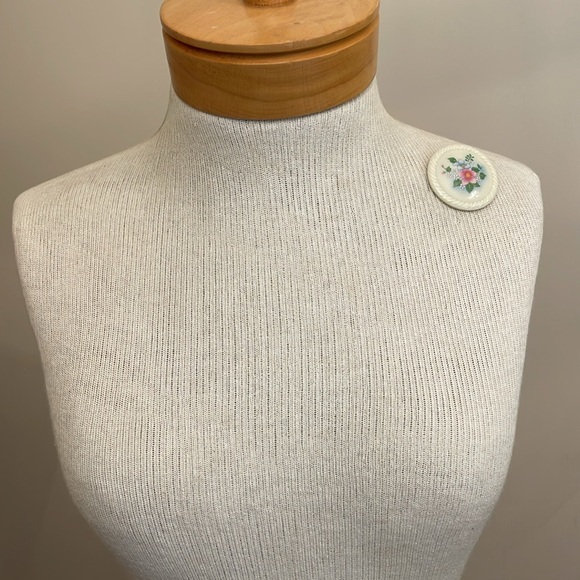 Vintage Avon 1984 Spring Bouquet Flower Pin Brooch - Picture 8 of 14